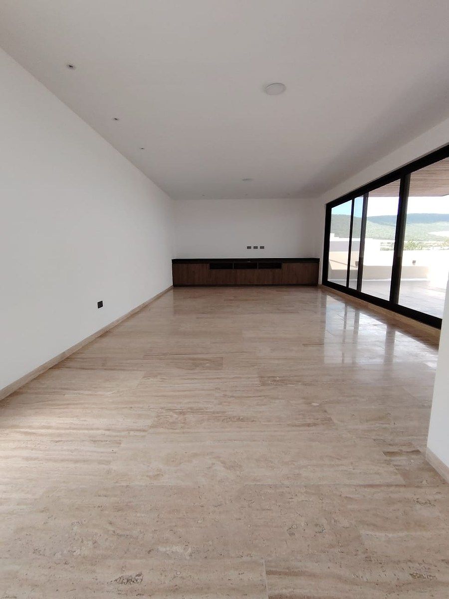 17 de 29: Tercer piso con acceso a terraza y roof garden