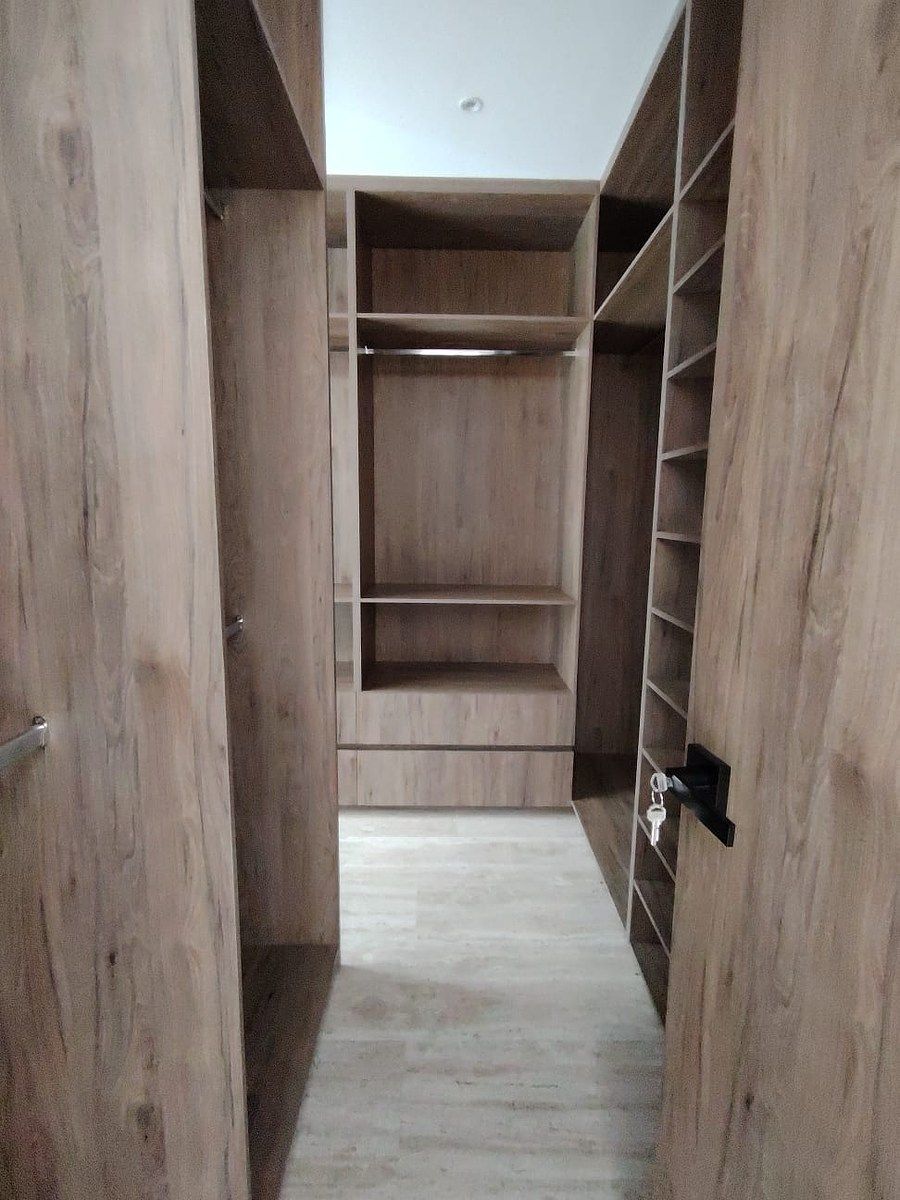 15 de 29: Vestidor recámara principal