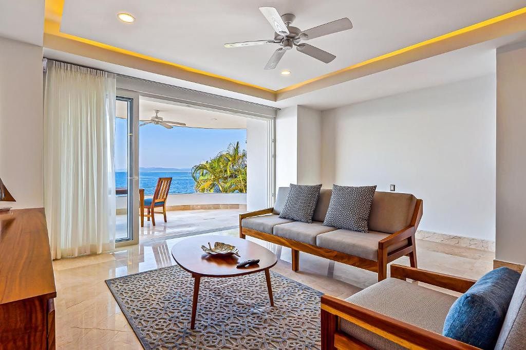 3 de 28: sala con ventanal