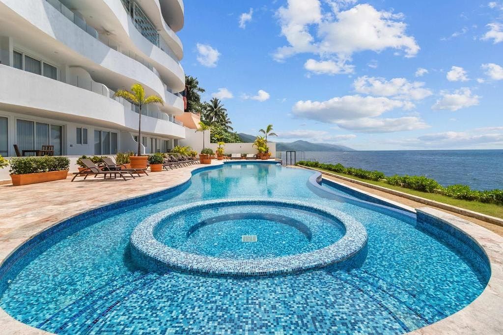 25 de 28: Alberca planta baja