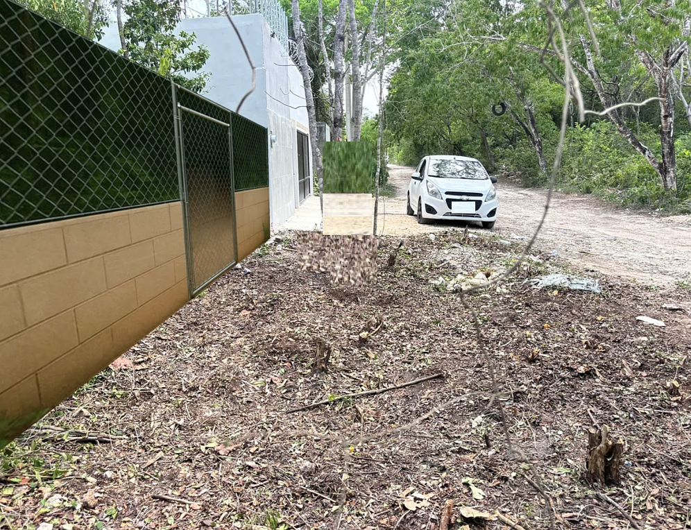 1 de 13: Frente con Fachada Media Barda de Bloque y Media de Cerca.