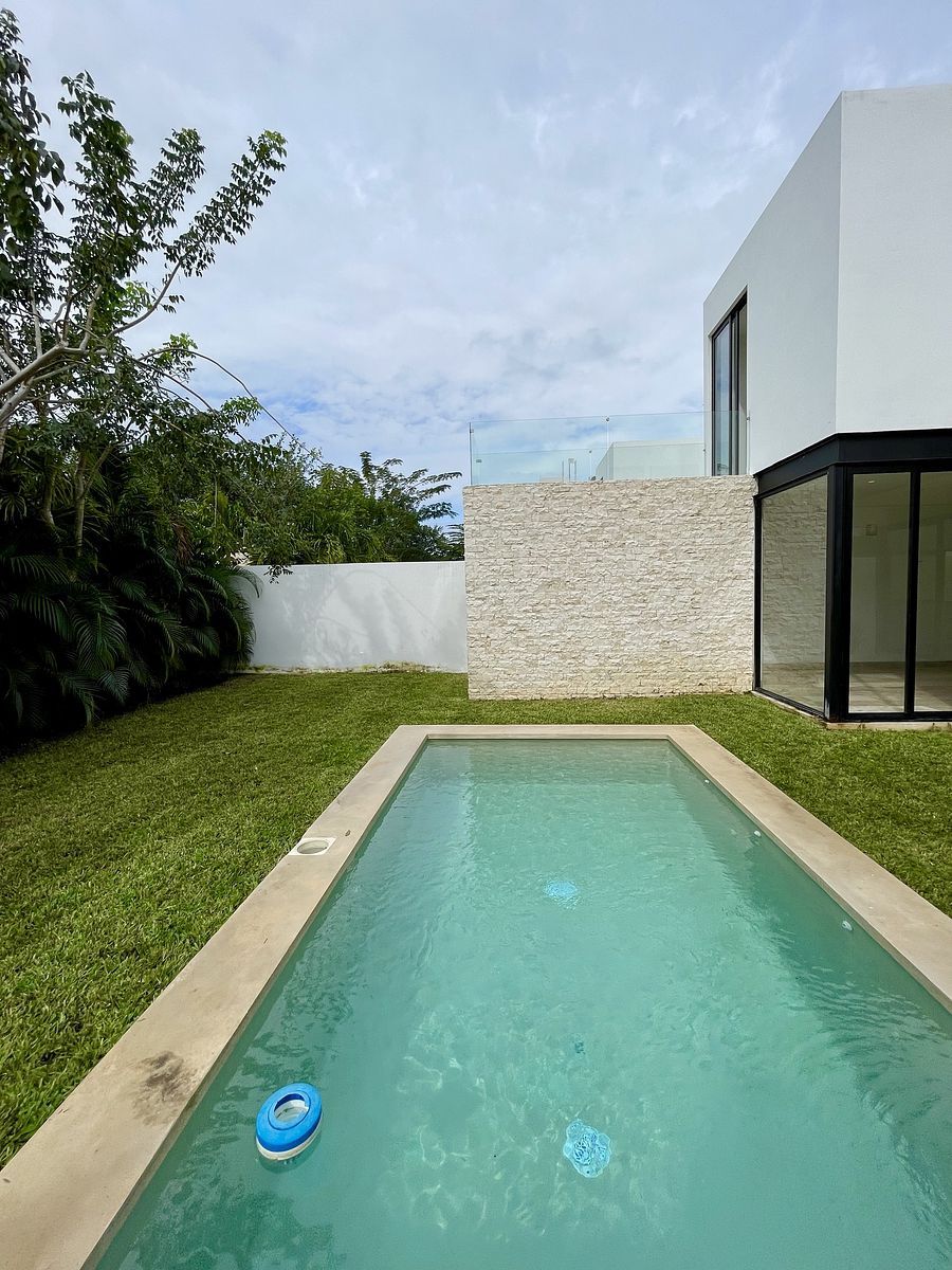 15 de 37: Piscina iluminada