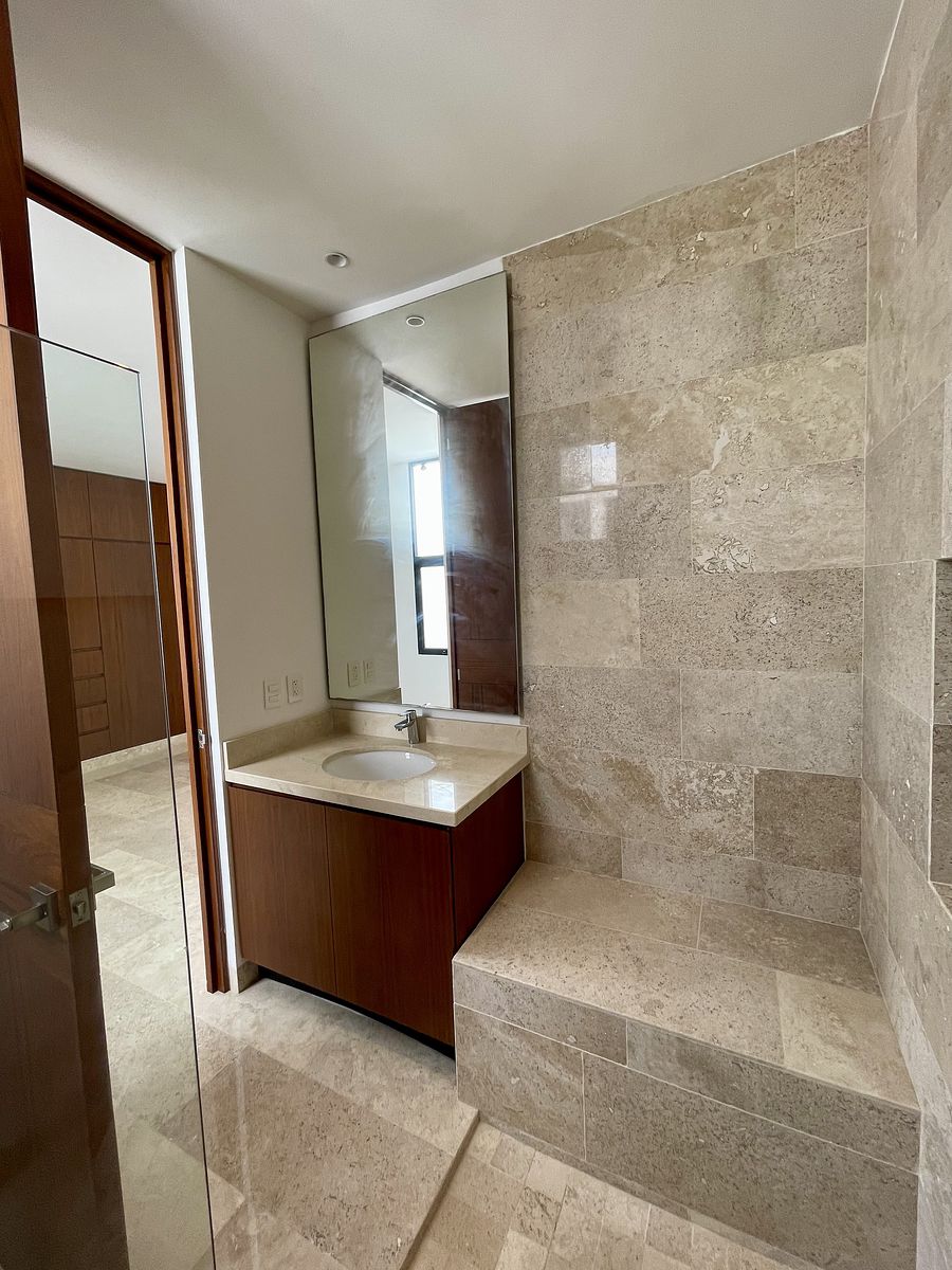 21 de 37: Baño completo recámara 2