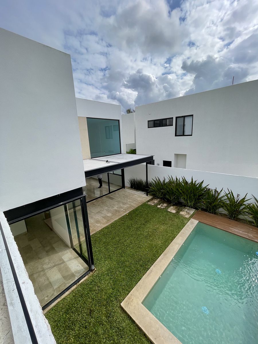 33 de 37: Vista a piscina desde terraza planta alta