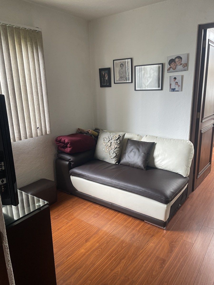 7 de 15: Sala TV recámara principal