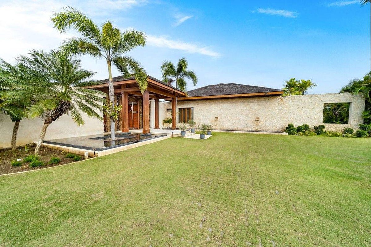 24 de 34: ENTRADA DE ACCESO