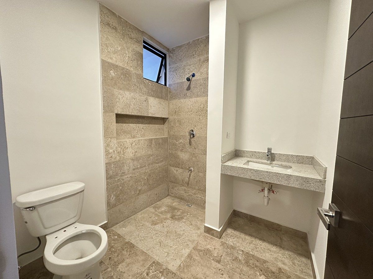 18 de 21: baño compartido