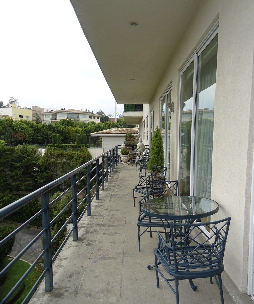 5 de 17: Rec Princ/Estudió y Sala. Con acceso a Balcón.