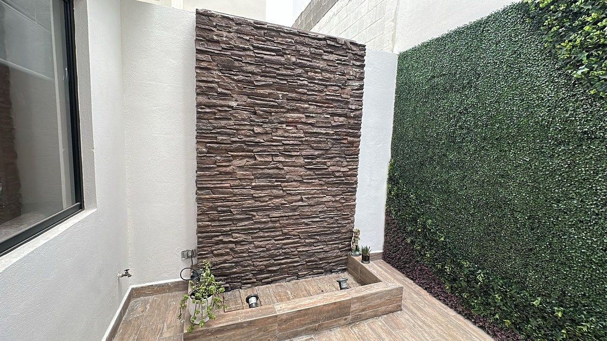 16 de 43: Fuente en pared