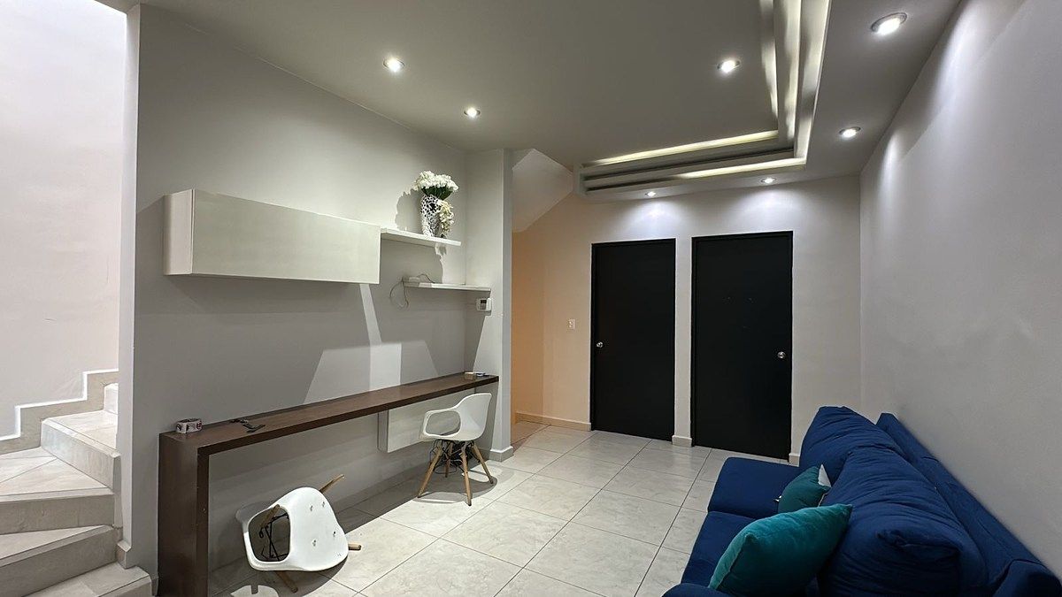 25 de 43: Estancia con mueble empotrado a Pared.