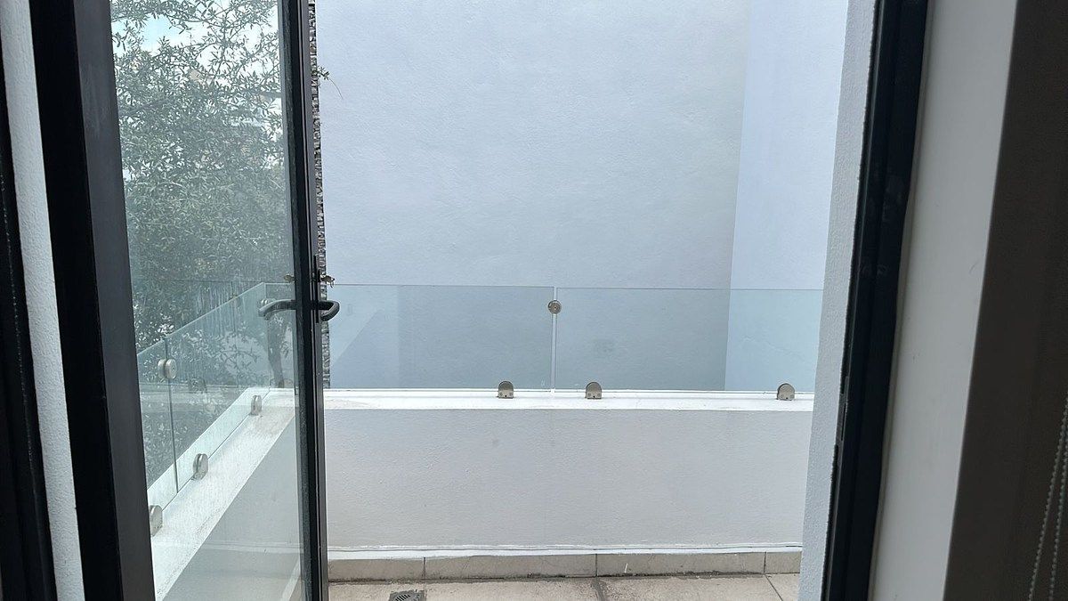 30 de 43: Balcón en recámara principal.