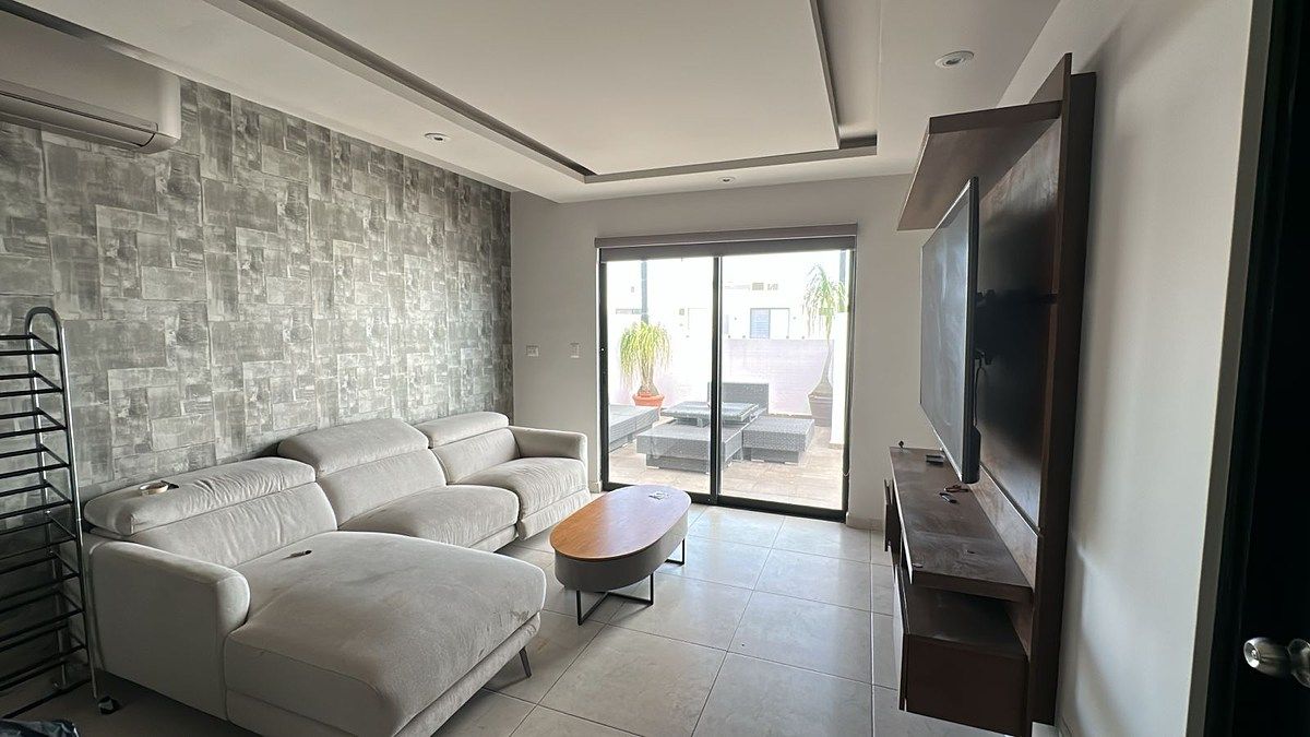 38 de 43: Estancia de TV en Tercera planta.