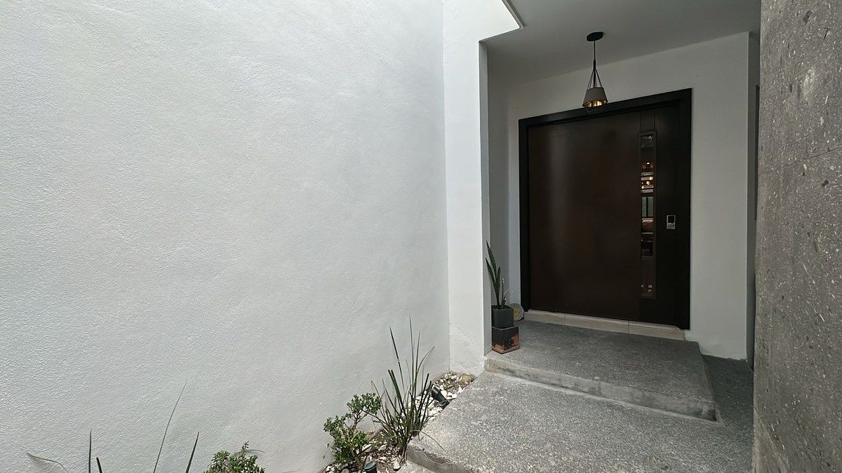 3 de 43: Entrada Principal.