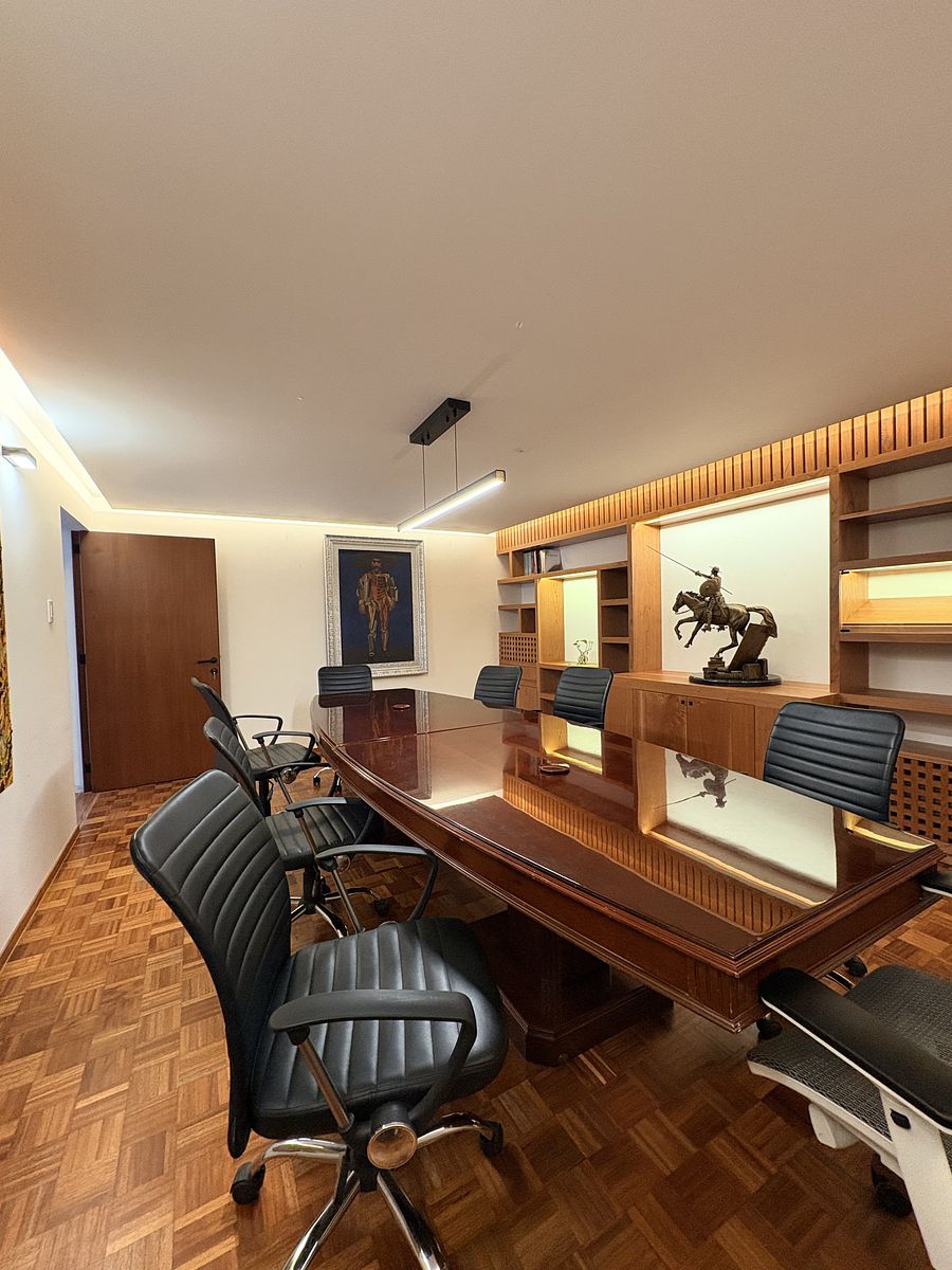 5 of 6: Sala de Juntas