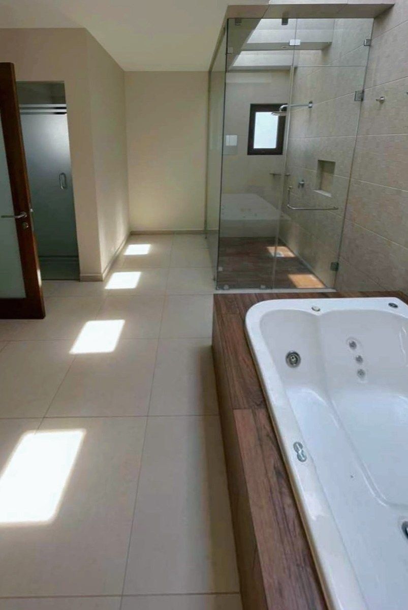 12 of 22: Hidromasaje del Baño Recamara Principal