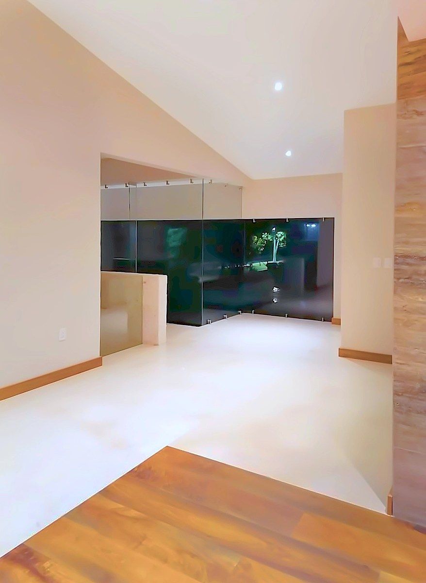 10 of 22: Family Room