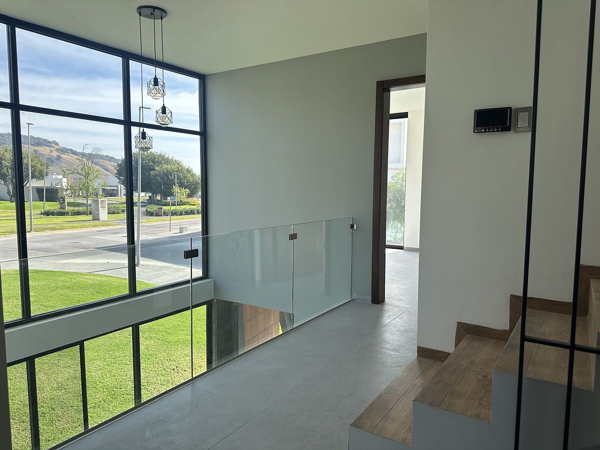 4 de 40: Planta alta, vistas a jardín