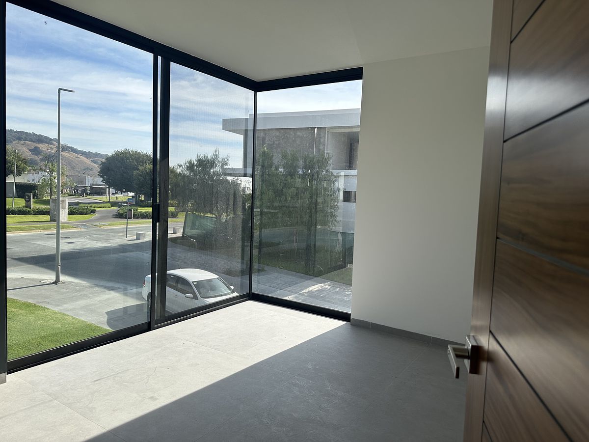 11 de 40: Recámara principal con vistas