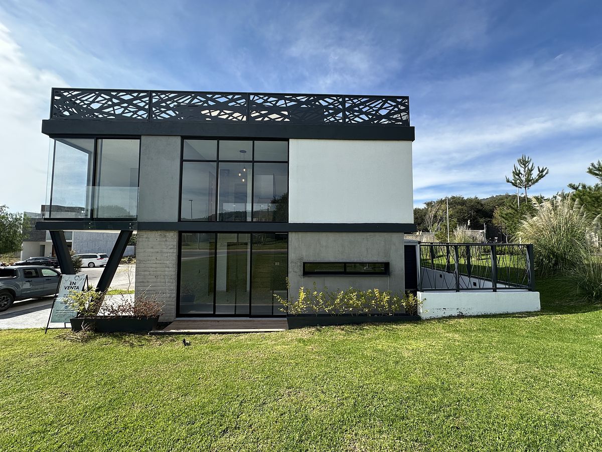 10 de 40: Área verde excedente, casa en esquina