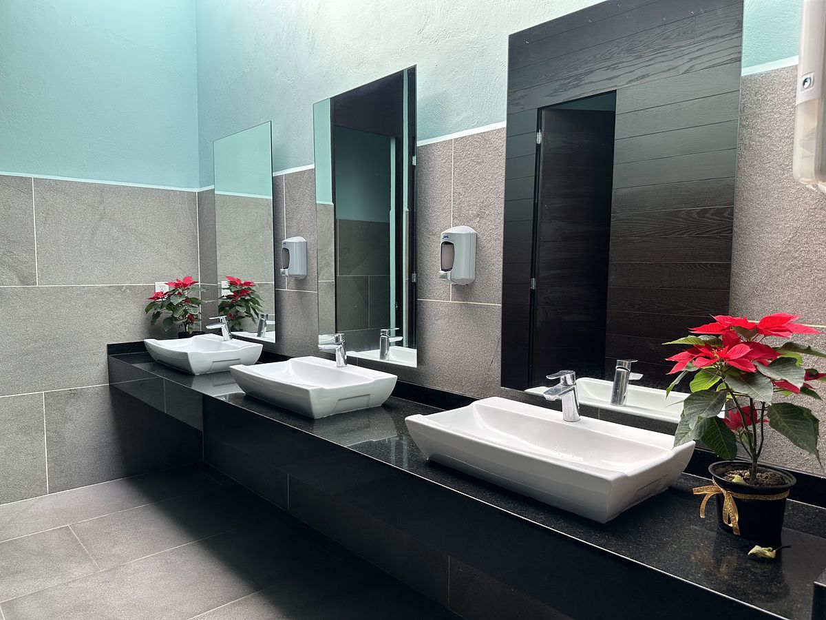 33 de 40: Baños casa club