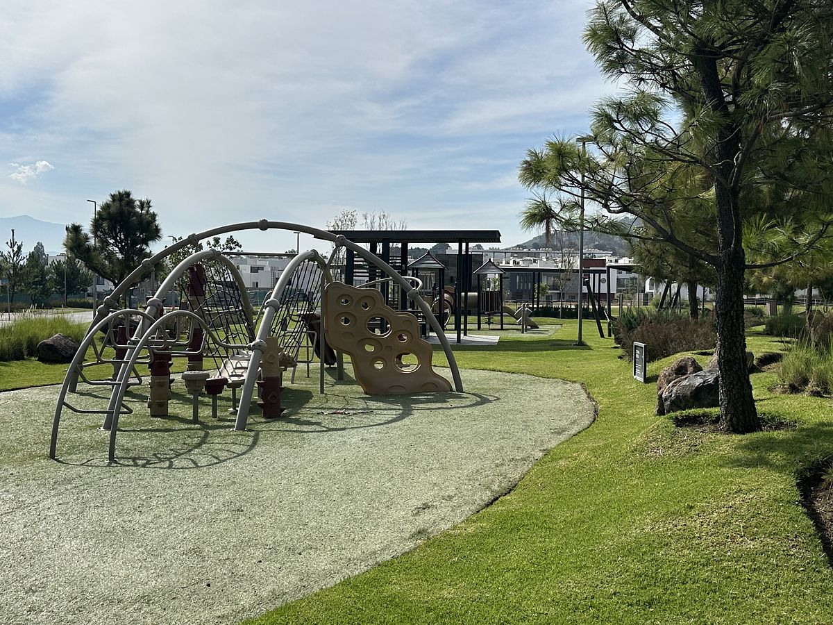 34 de 40: Áreas verdes juegos niños