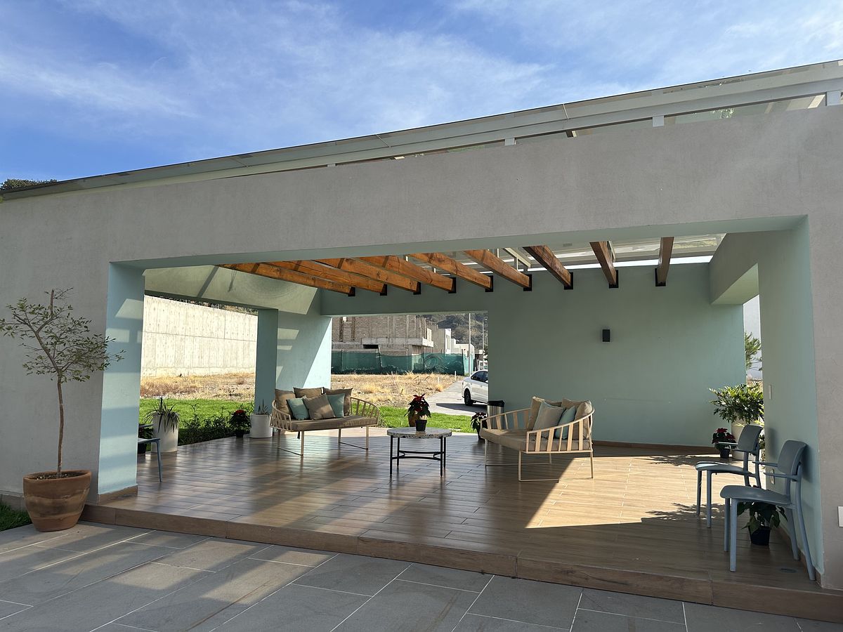 37 de 40: Terraza casa club