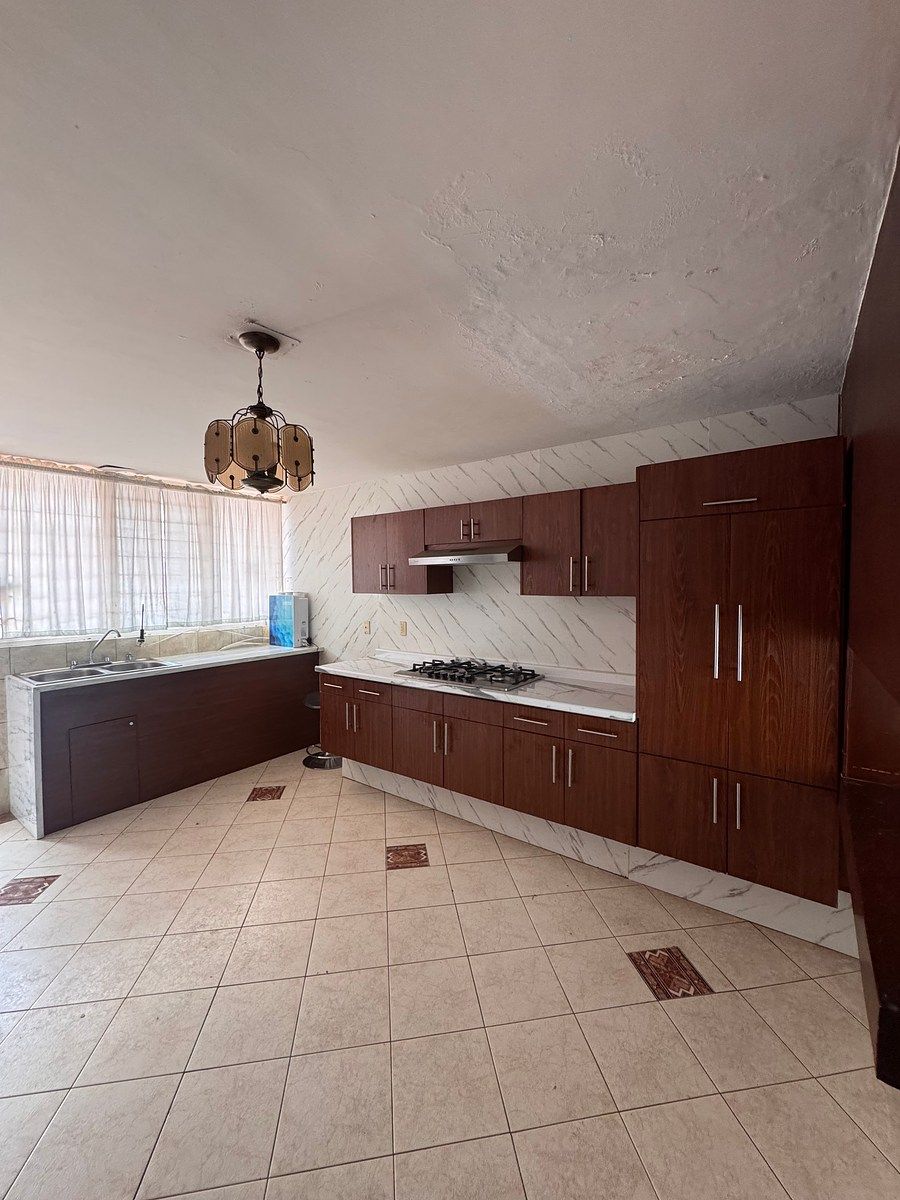 Casa em Jardines Del Sol, Zapopan, foto 2 de 23