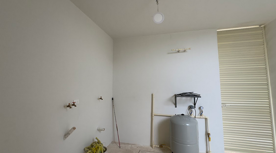 19 of 28: Lotes 9 y 10