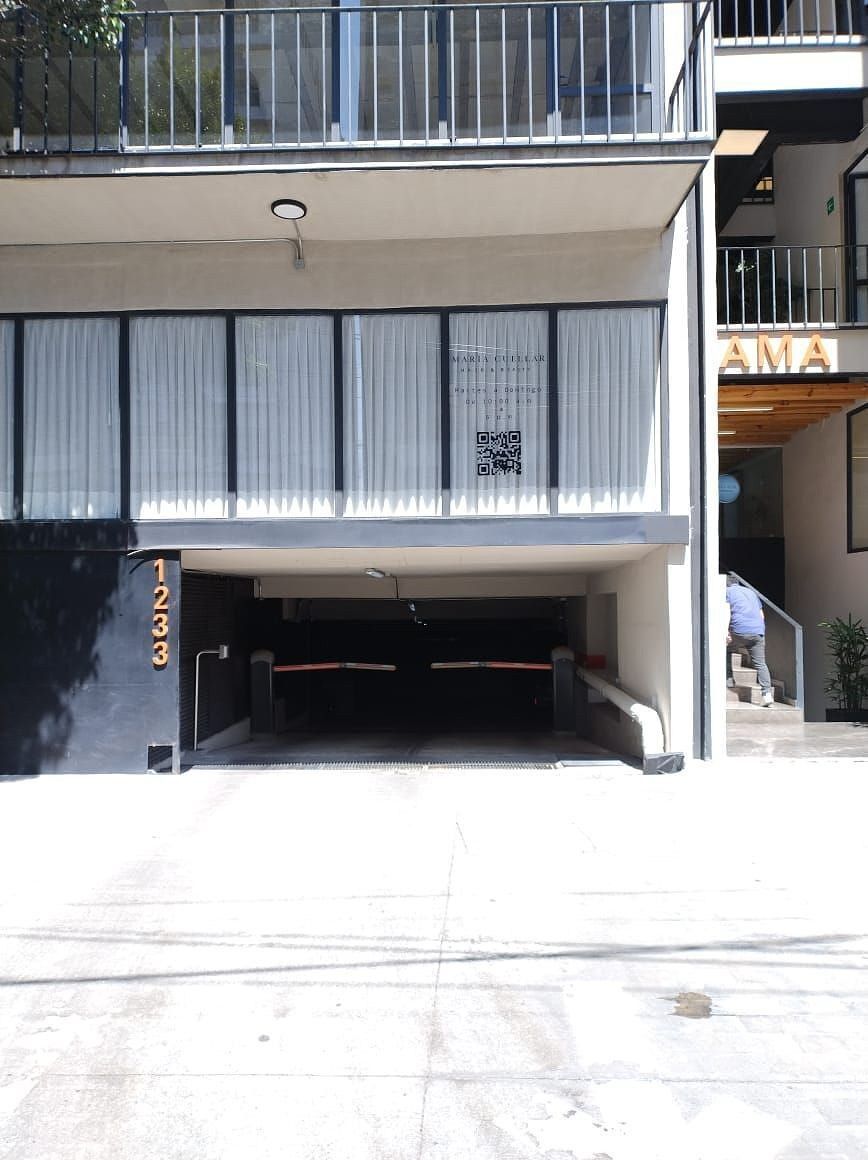 12 of 21: acceso estacionamiento