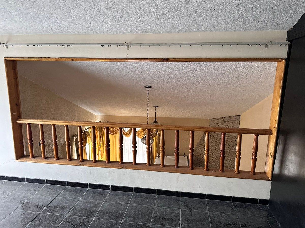 6 de 13: Vista de recamara con vista a sala