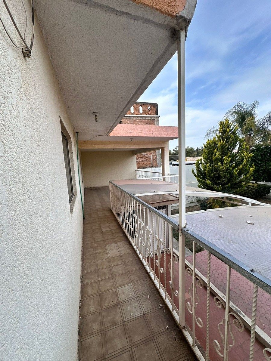 12 de 13: Balcón hacia patio interior