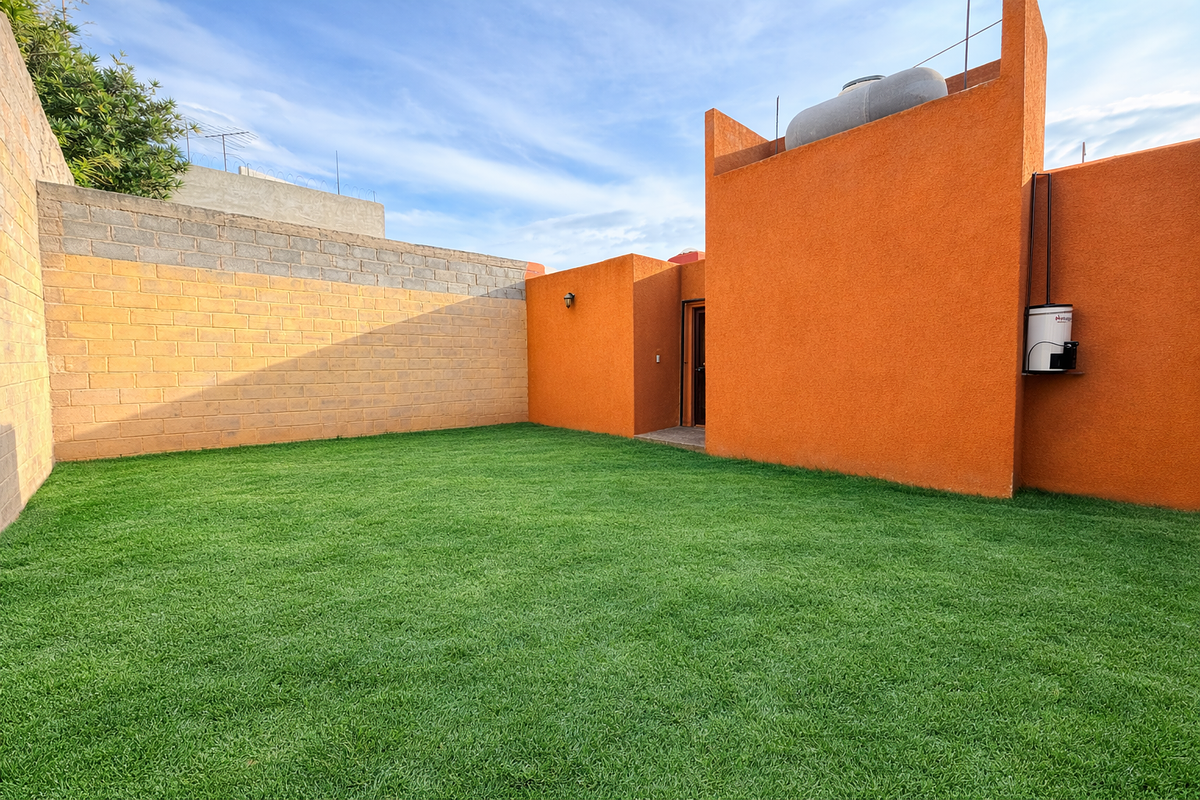 3 de 18: FOTO REPRESENTATIVA EL JARDIN NO TIENE PASTO.