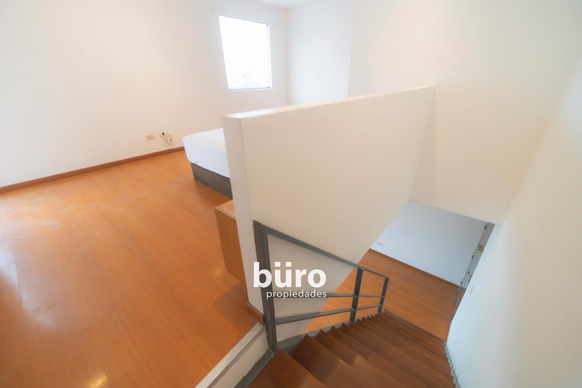 9 de 17: Acceso al dormitorio principal