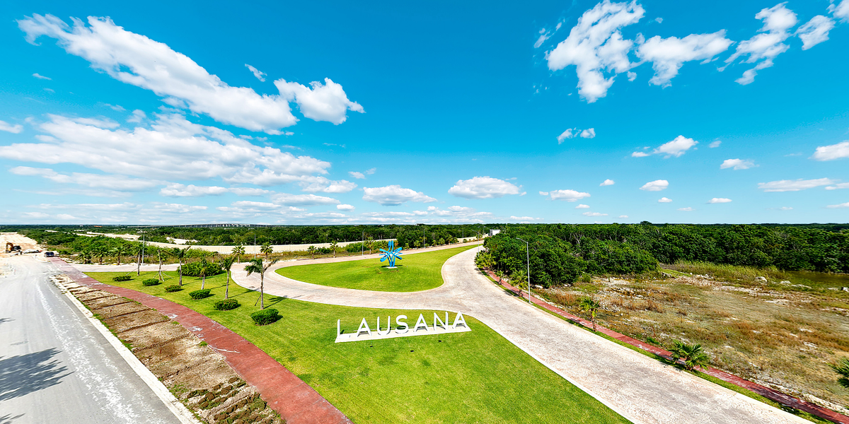 7 de 14: Street entrance