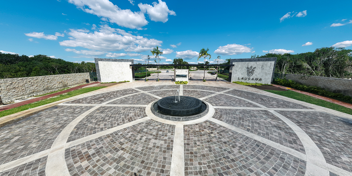 8 de 14: Main security gate