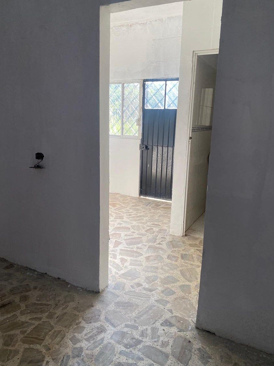 7 de 13: Estudio y/o recamara con baño completo y entrada independien