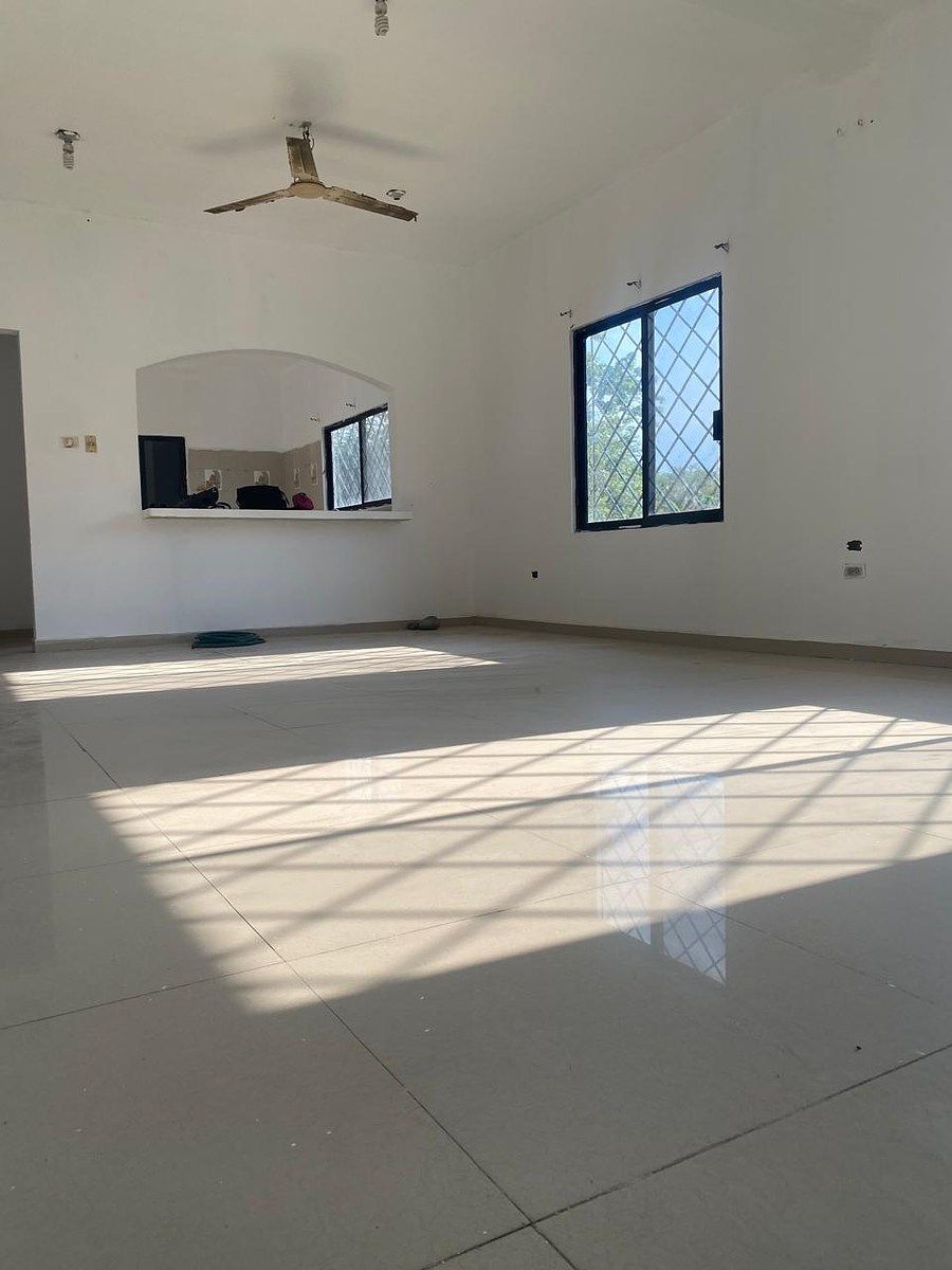 4 de 13: vista desde la sala a la cocina