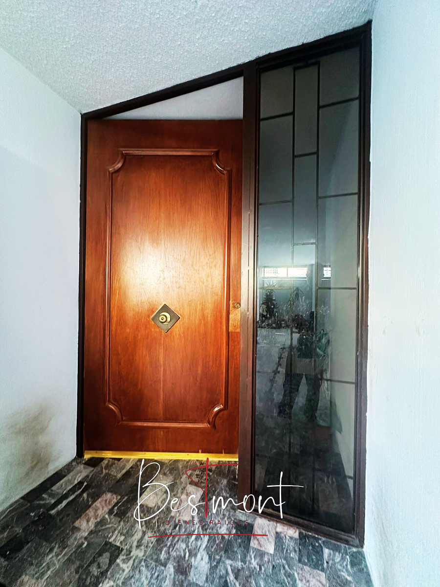 2 de 27: Entrada principal