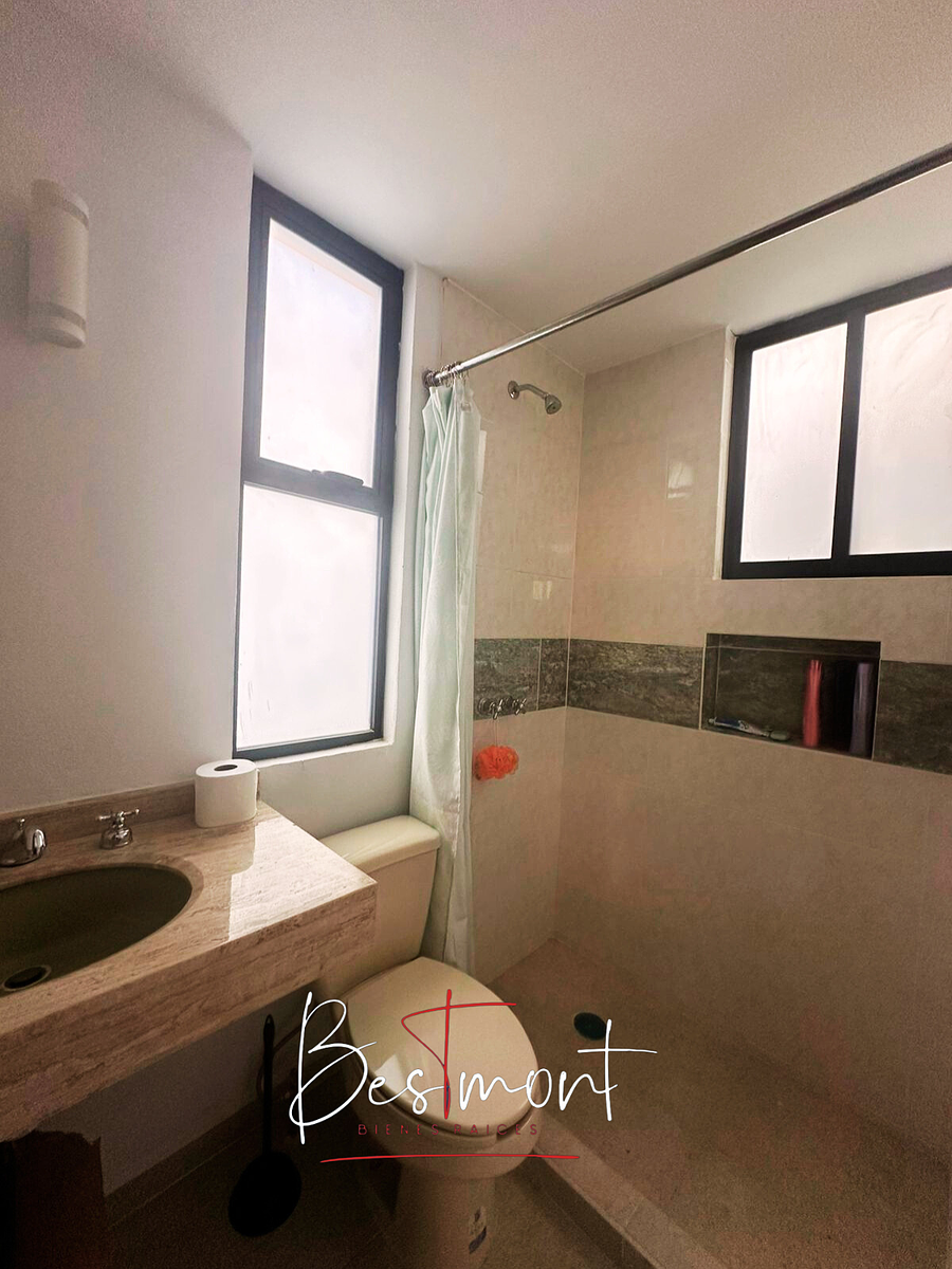 8 de 27: Baño completo de recámara en planta baja