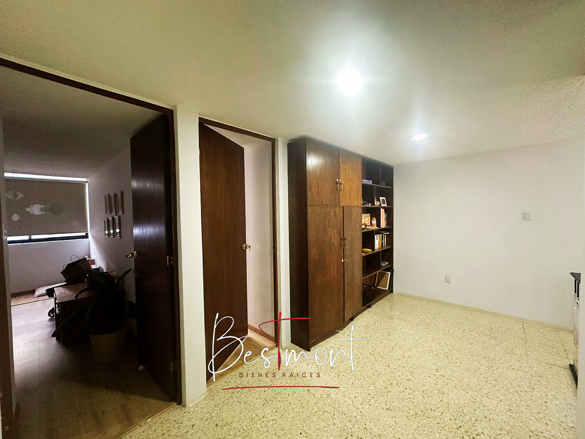 13 de 25: Hall en planta alta