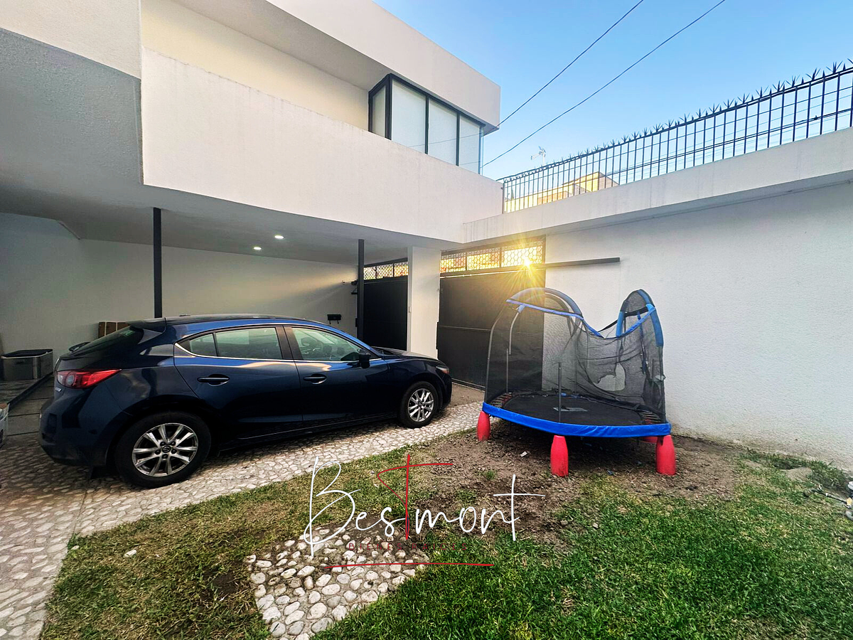 22 de 25: Jardín frontal