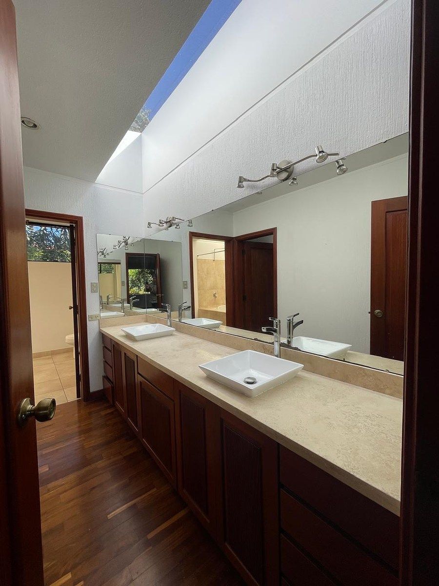 11 de 14: Baño Master