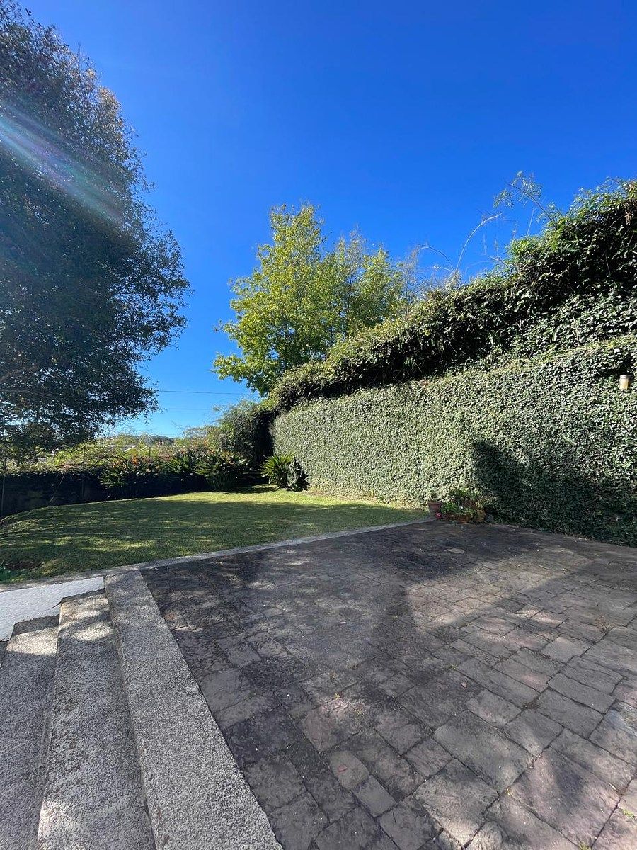 2 de 14: Jardín de Pérgola