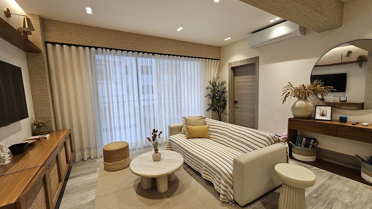 1 of 11: Living room