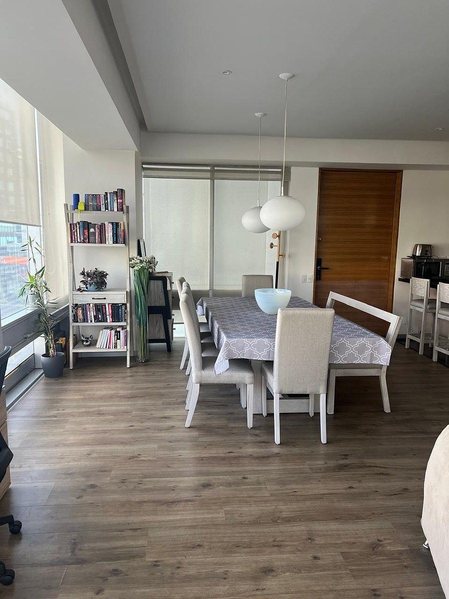 4 de 12: Puerta de entrada al Comedor