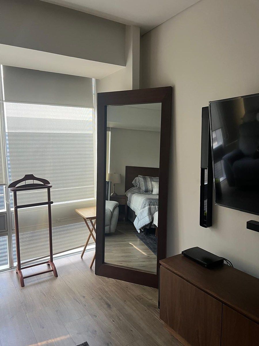 5 de 12: Espejo de cuerpo entero en recamara principal