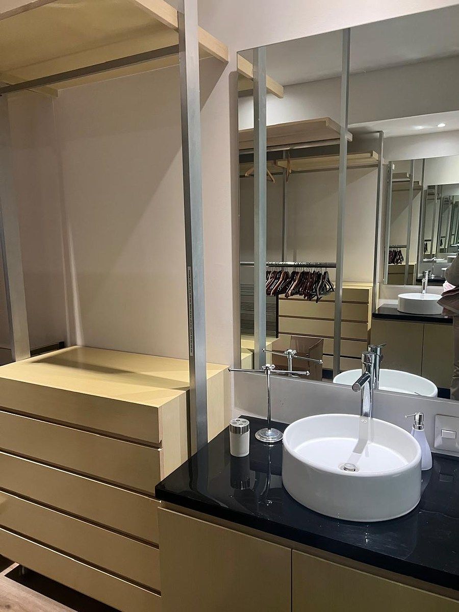 7 de 12: Lavabos del baño principal