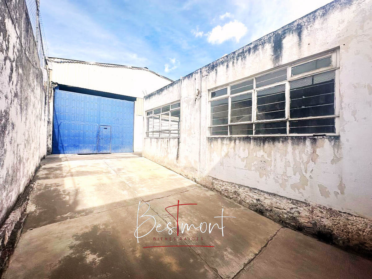 3 de 7: Entrada para carga y descarga