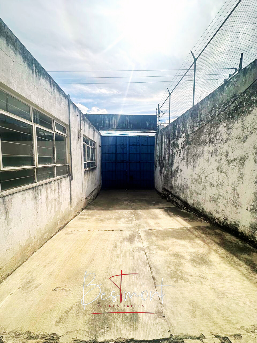 4 de 7: Entrada para carga y descarga