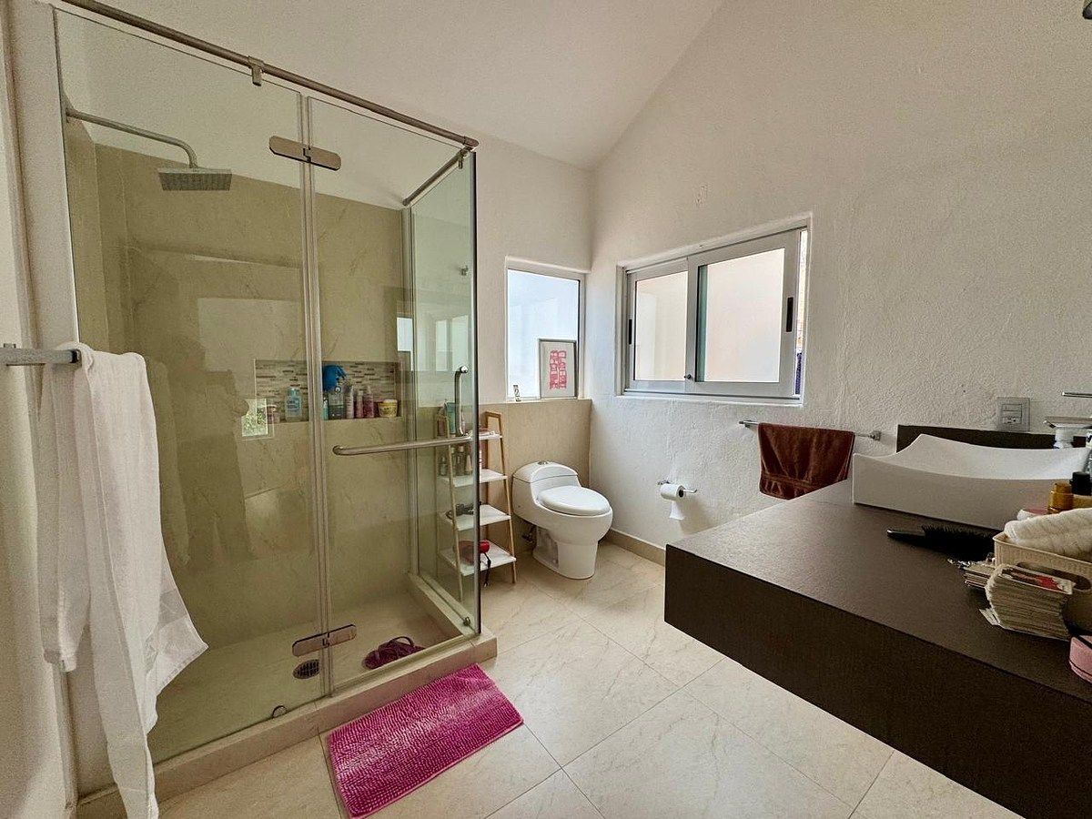 20 de 23: baño completo